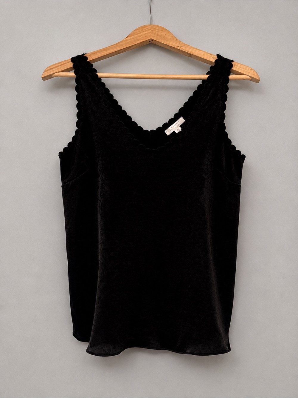 LC Lauren Conrad XS Black Velvet Feel Scalloped V Neck Sleeveless Tank Top